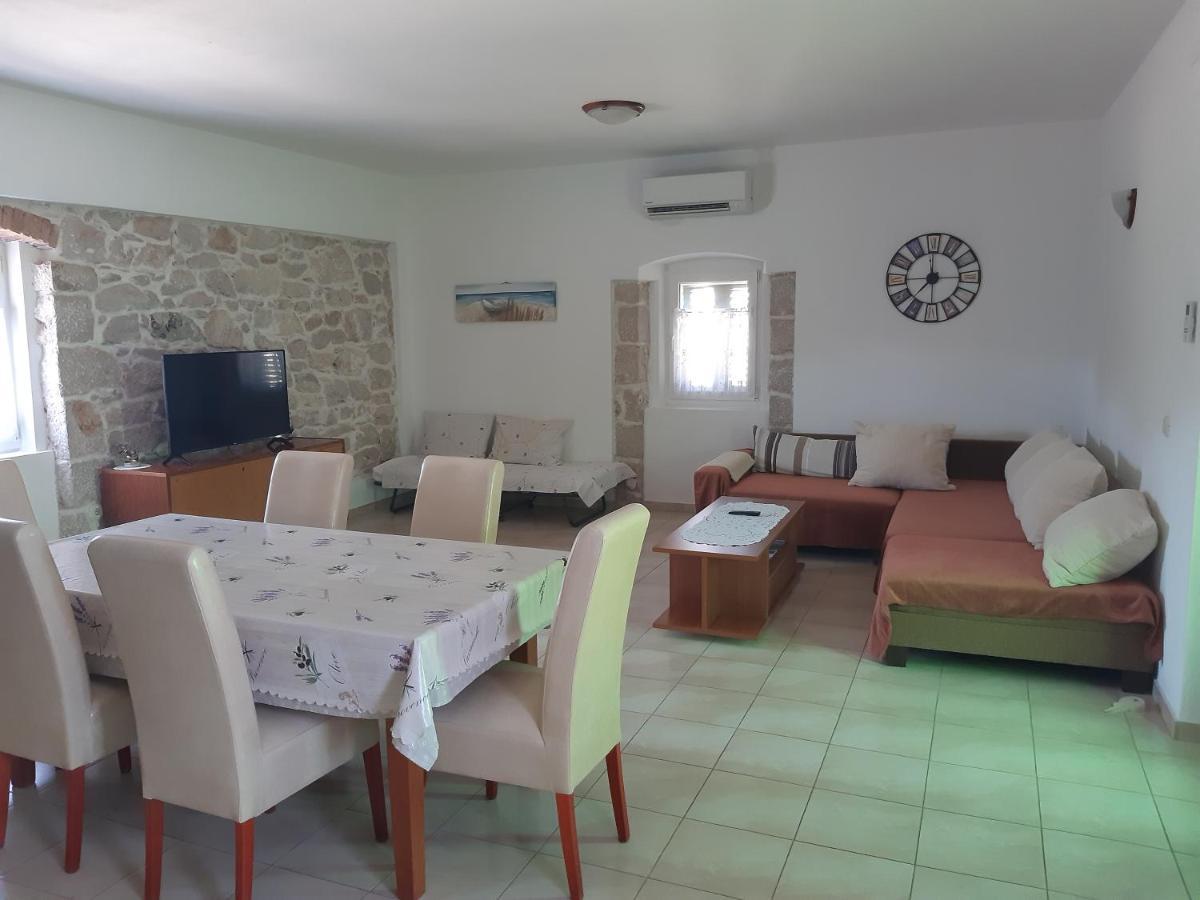 Apartments With A Parking Space Lukoran מראה חיצוני תמונה
