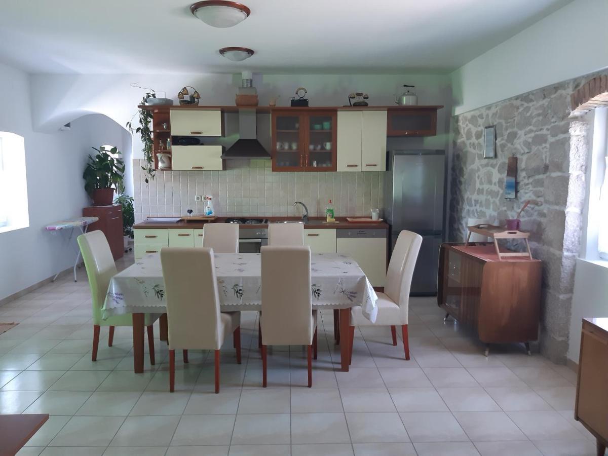 Apartments With A Parking Space Lukoran מראה חיצוני תמונה